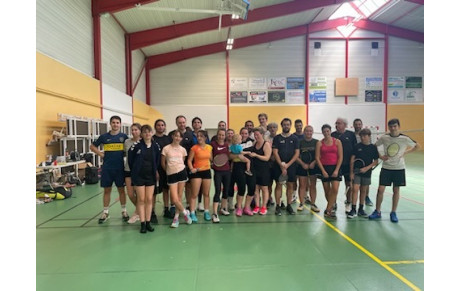 Un tournoi amical pour se familiariser avec la pratique du badminton